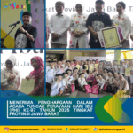 Menerima Penghargaan dalam acara Puncak Perayaan Hari Ibu (PHI) ke-97 Tahun 2025 Tingkat Provinsi Jawa Barat 
