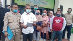 Read more about the article Kasus Anak Gugat Ayah, Warga Tuntut Deden Cabut Gugatan terhadap Koswara