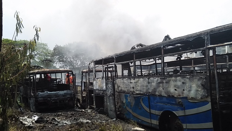 You are currently viewing Pangkalan Bus Damri di Cinambo Terbakar