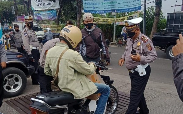 Read more about the article Putus Mata Rantai Penyebaran Corona Polsek Cinambo Gencar Ops Yustisi Penegakan Disiplin Prokes