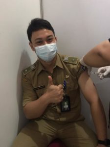 Lurah Braga Mendapat Vaksin Covid-19