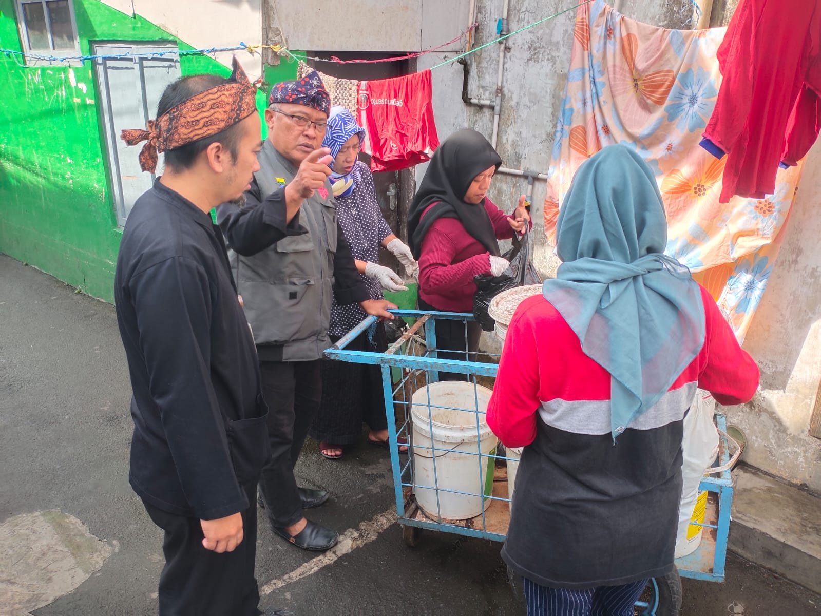2) Pengangkutan Sampah Organik Rumah Ke Rumah (15)