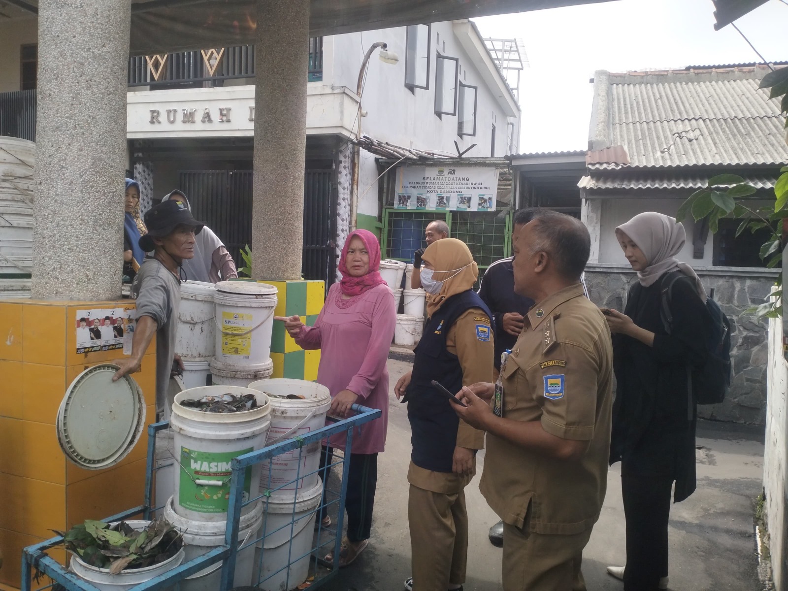 3) Pengumpulan di Titik Kumpul dan Ditimbang (1)