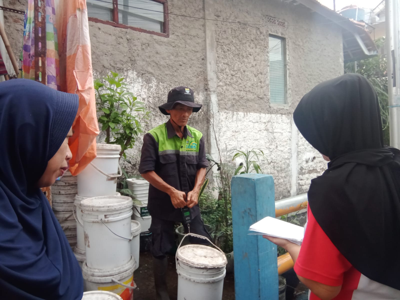 3) Pengumpulan di Titik Kumpul dan Ditimbang (10)