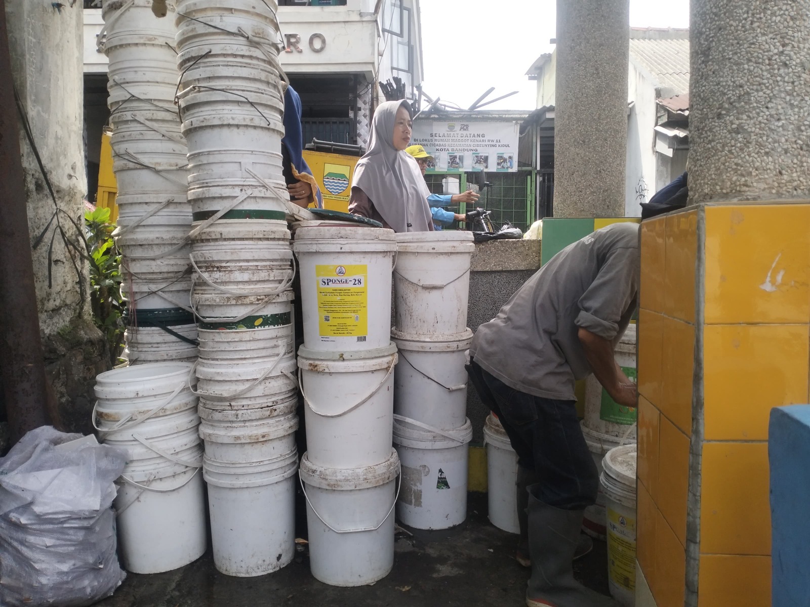 3) Pengumpulan di Titik Kumpul dan Ditimbang (13)