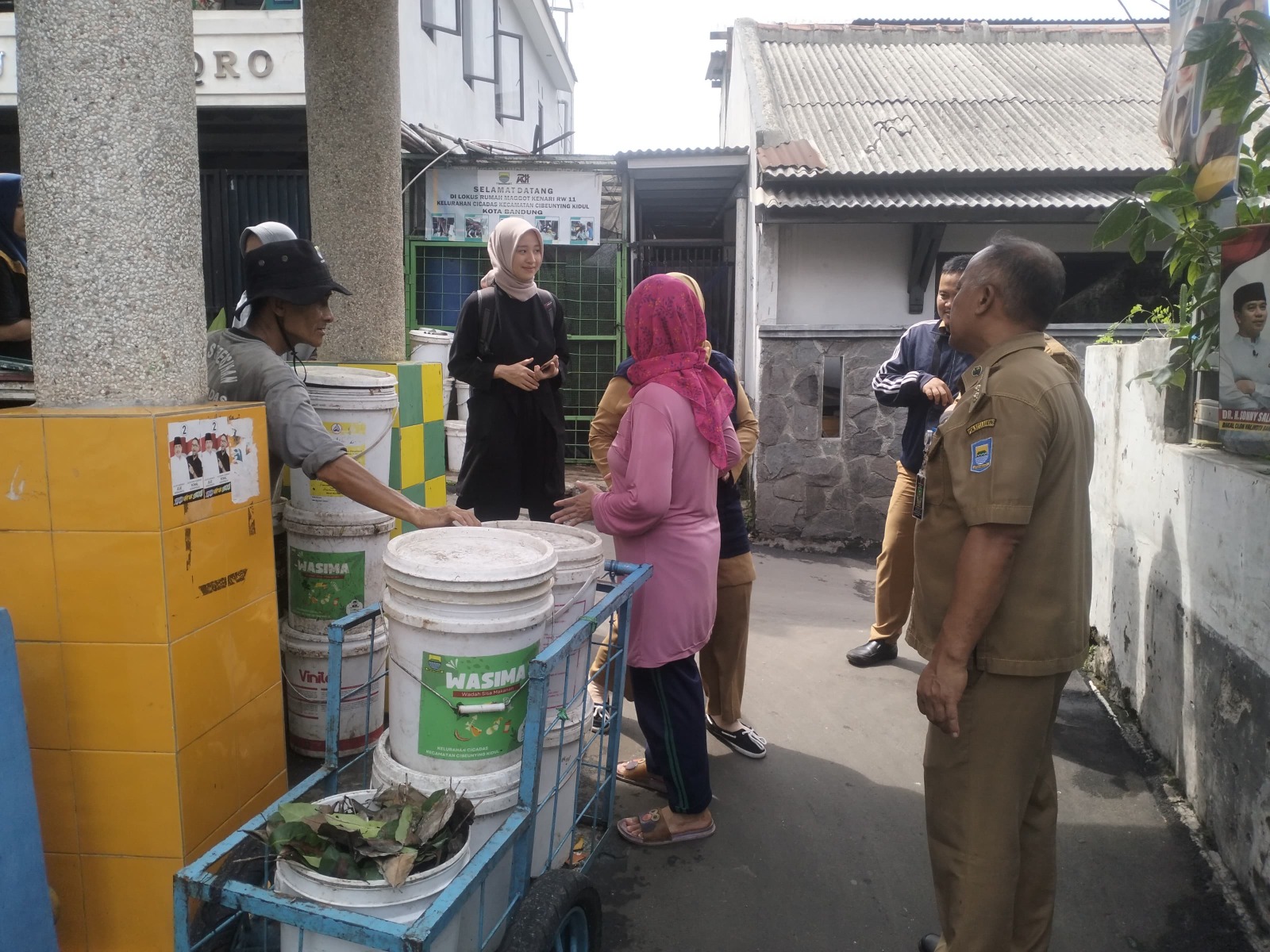 3) Pengumpulan di Titik Kumpul dan Ditimbang (2)