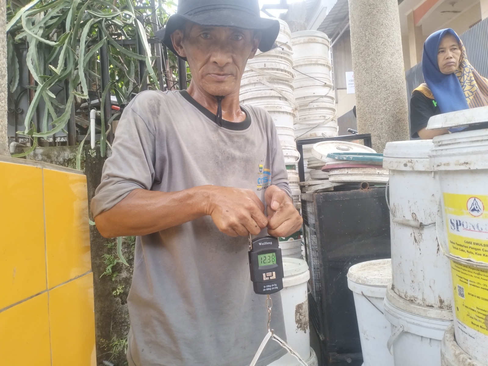 3) Pengumpulan di Titik Kumpul dan Ditimbang (3)