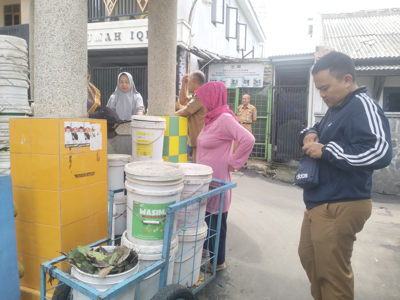 3) Pengumpulan di Titik Kumpul dan Ditimbang (4)