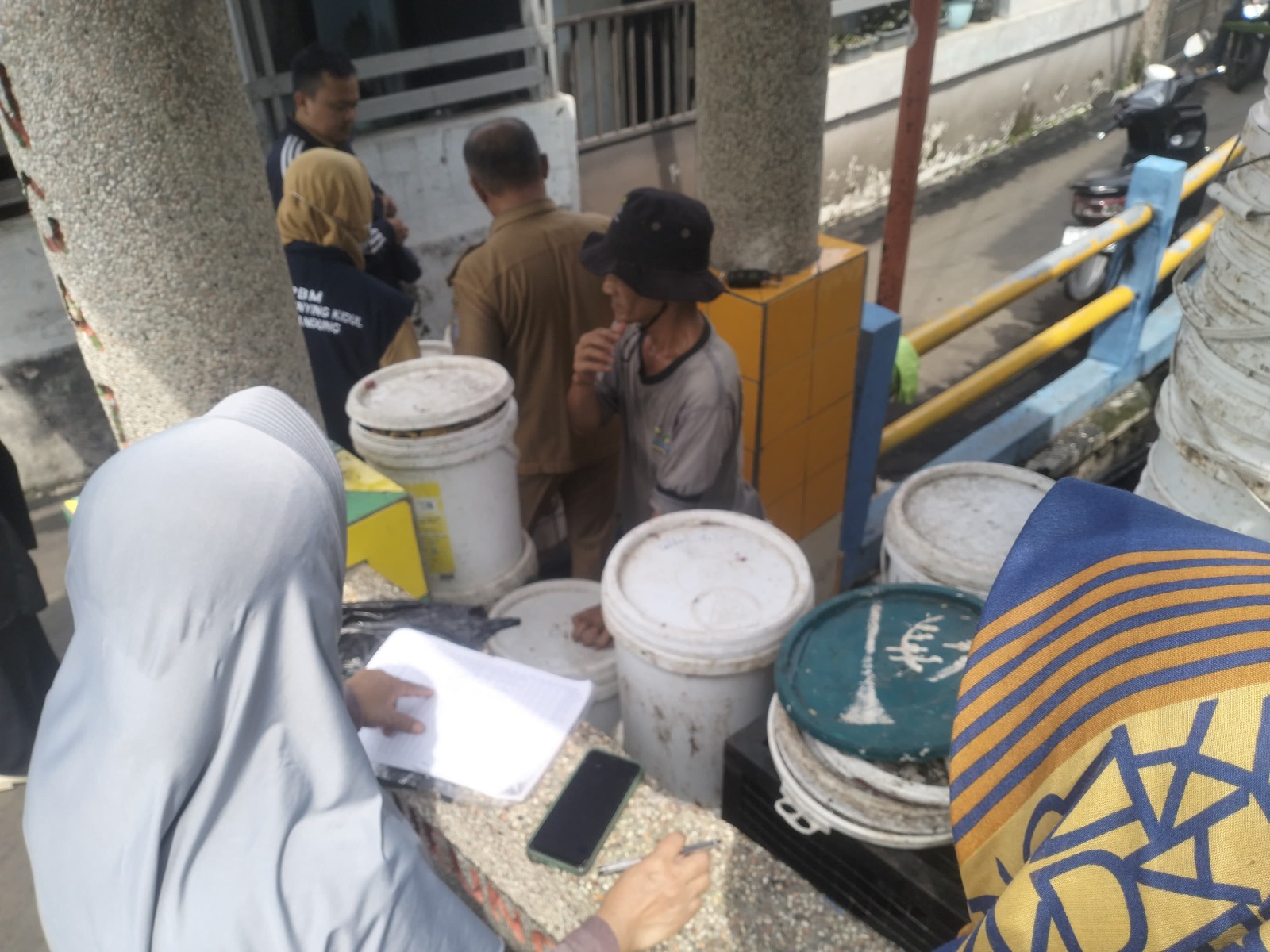 3) Pengumpulan di Titik Kumpul dan Ditimbang (7)