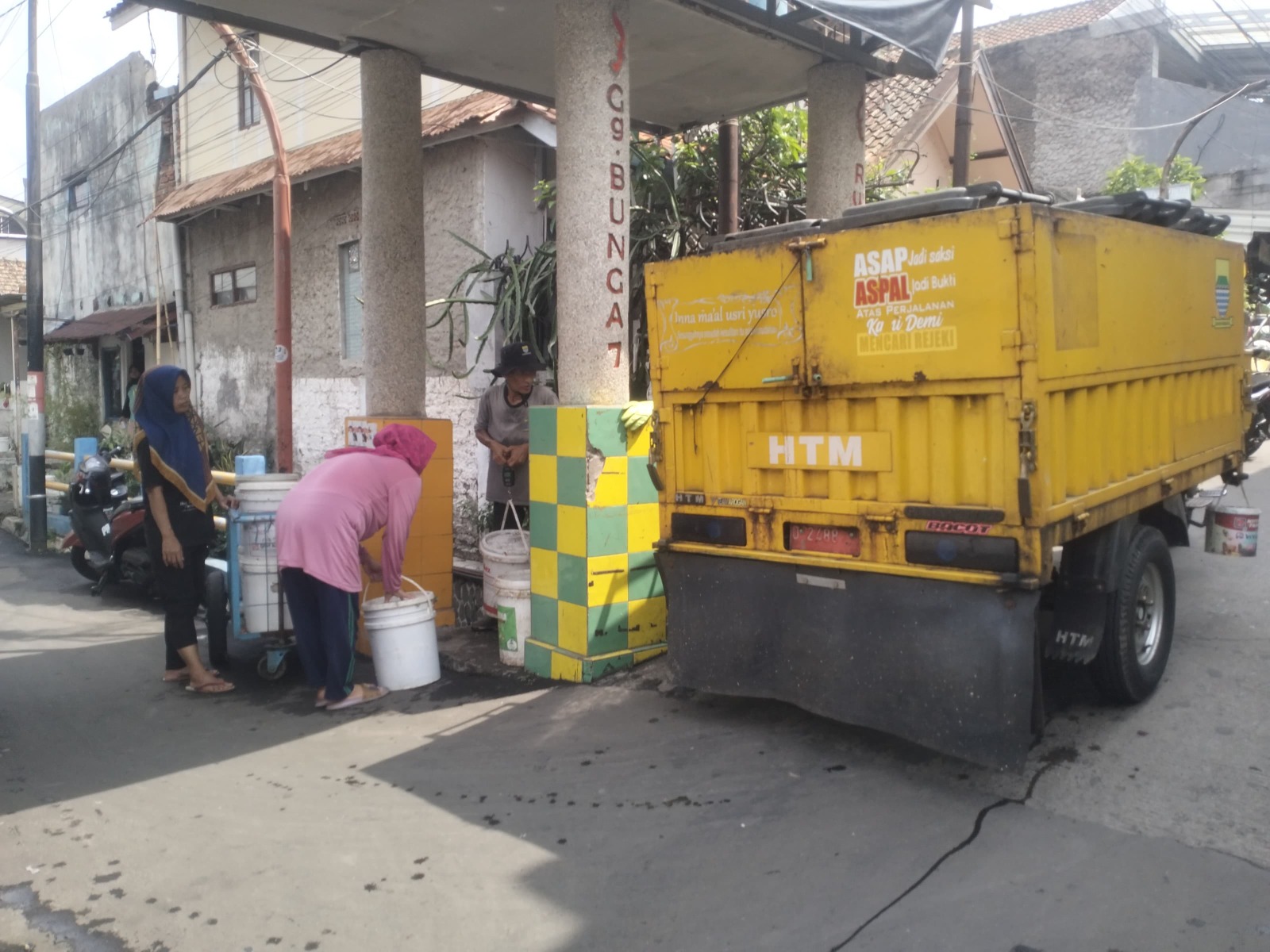 3) Pengumpulan di Titik Kumpul dan Ditimbang (8)