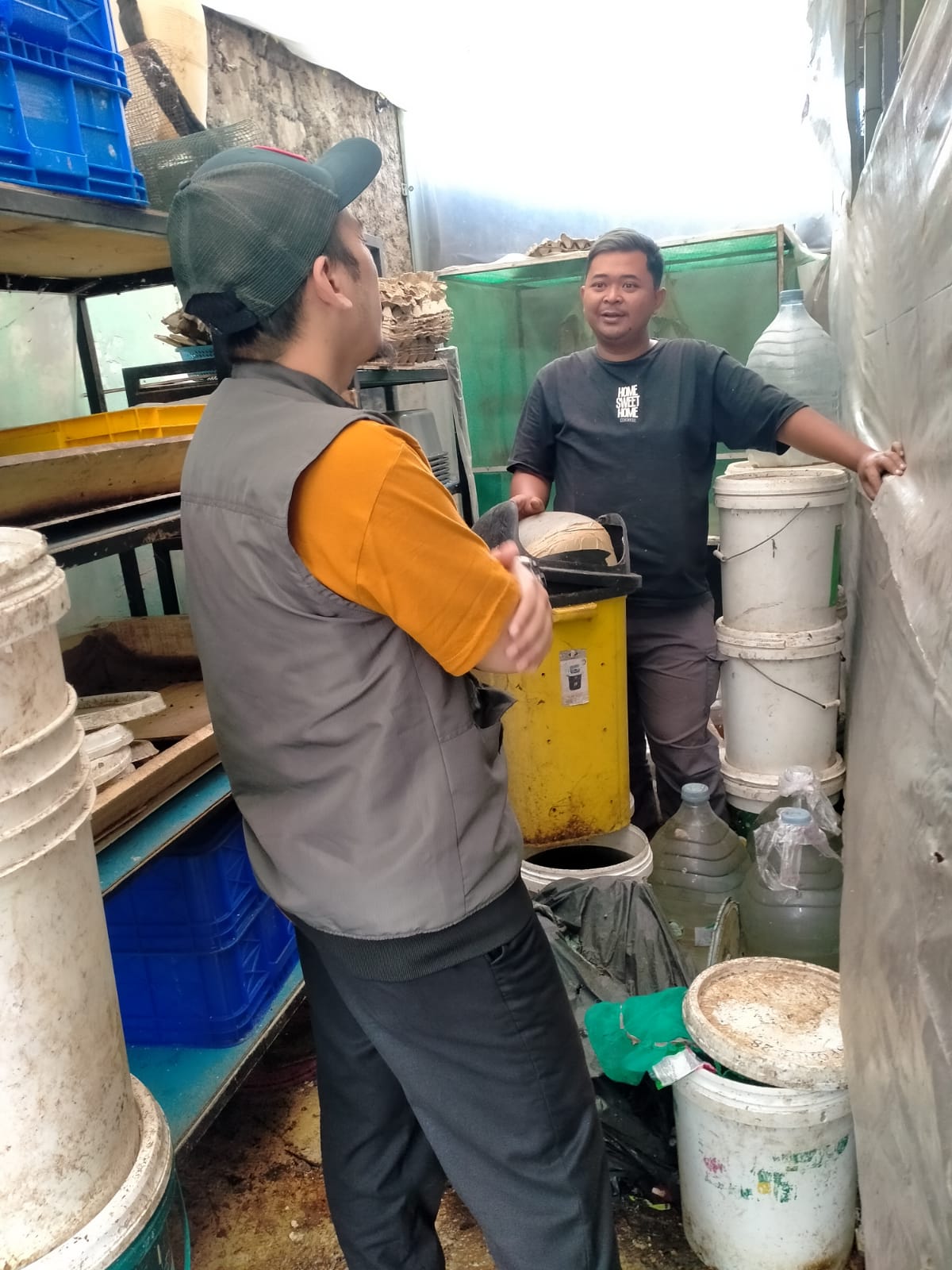 5) Monitoring Oleh Pak Lurah Cicadas, Plt Kasi Ekbang Kelurahan , Tim Keluraahan, dan Kasi Ekbang Kecamatan Cibeunying Kidul (3)