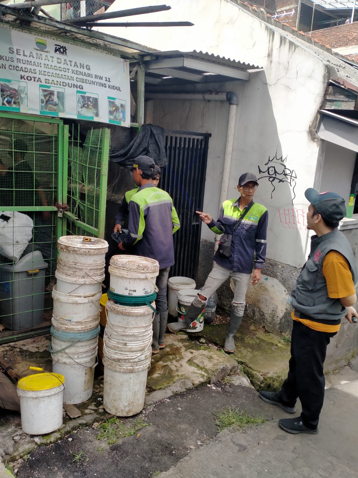 6) Distribusi Sampah Organik ke masing masing Rumah Magot (6)
