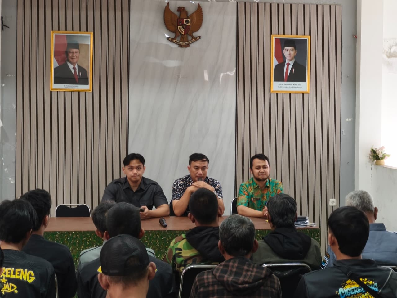 Read more about the article Pemberian Bantuan Seragam dari Anggota DPRD Kota Bandung