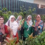 Panen Hasil Buruan Sae dan Ranting’s Anggur di RW 02